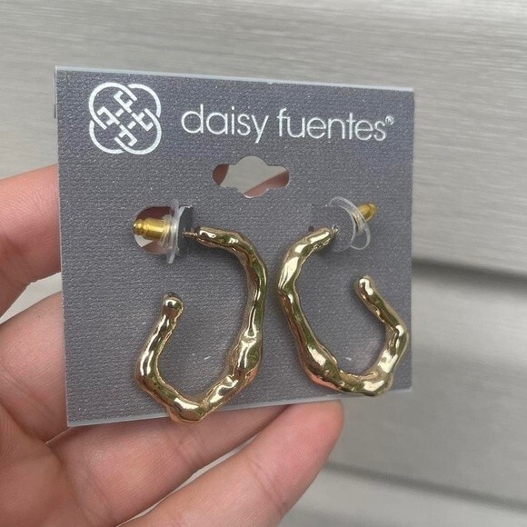 Daisy Fuentes gold abstract open hoop post earrings 1.25 inch - Picture 2 of 4